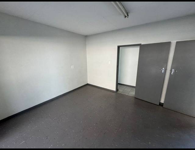 400M² WAREHOUSE TO LET IN WYNBERG